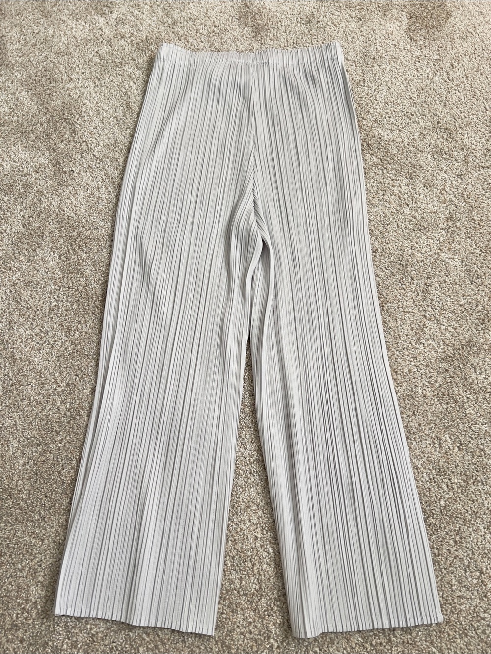 Issey Miyake Pleated Wide-Leg Cropped Trousers in Light grey - Picture 4 of 6